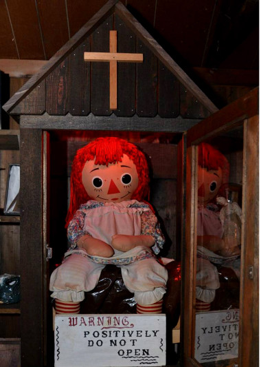 Annabelle y Chucky. La historia real de los muñecos más 